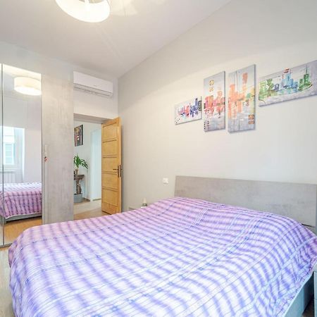 Bright Apartment A Few Steps From Via Garibaldi Janov Exteriér fotografie