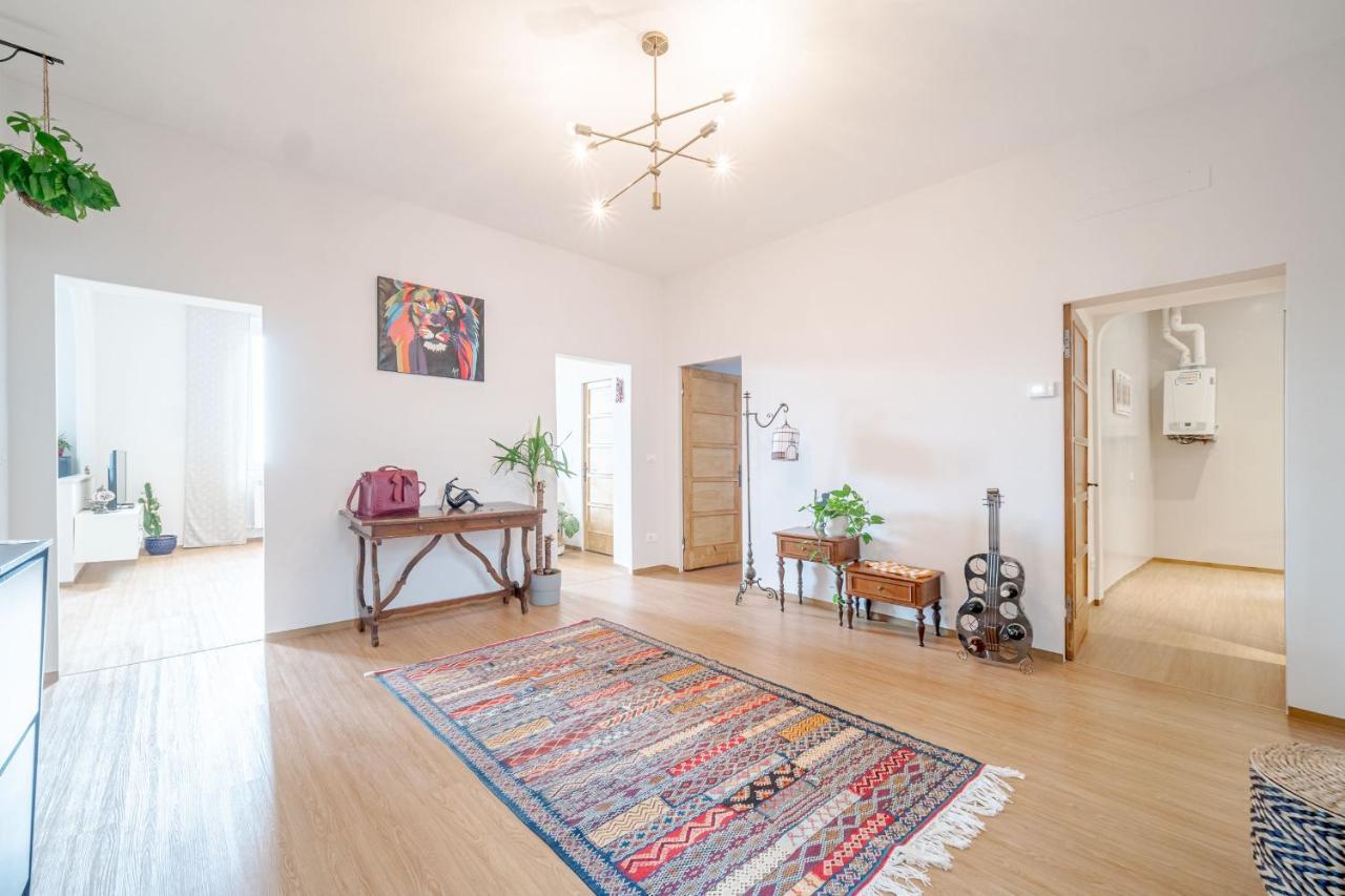 Bright Apartment A Few Steps From Via Garibaldi Janov Exteriér fotografie