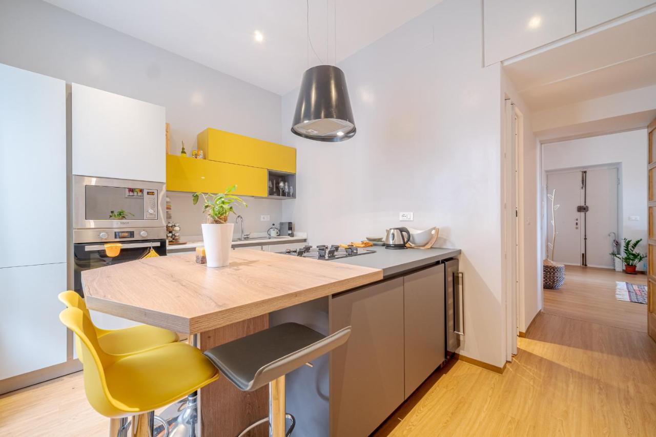 Bright Apartment A Few Steps From Via Garibaldi Janov Exteriér fotografie
