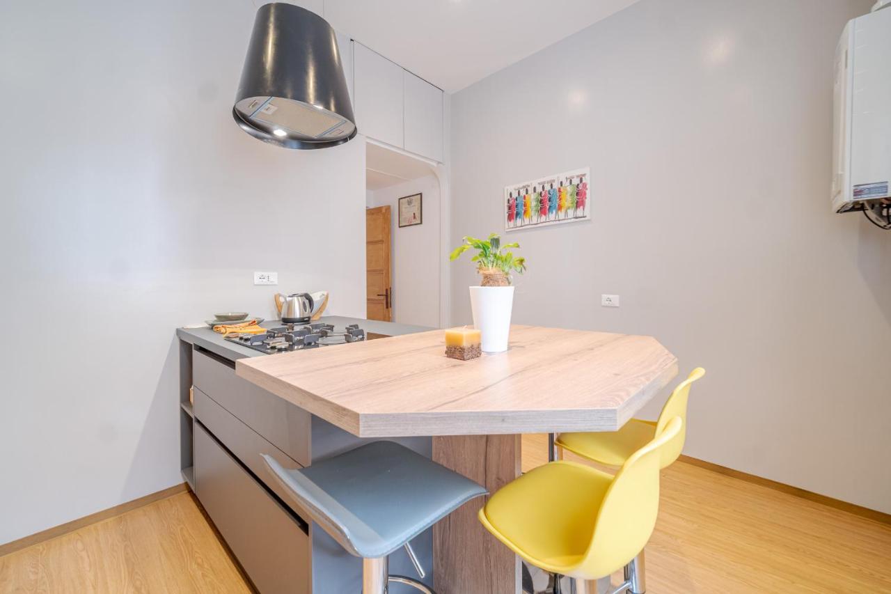 Bright Apartment A Few Steps From Via Garibaldi Janov Exteriér fotografie