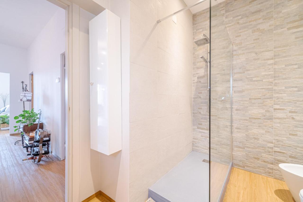 Bright Apartment A Few Steps From Via Garibaldi Janov Exteriér fotografie