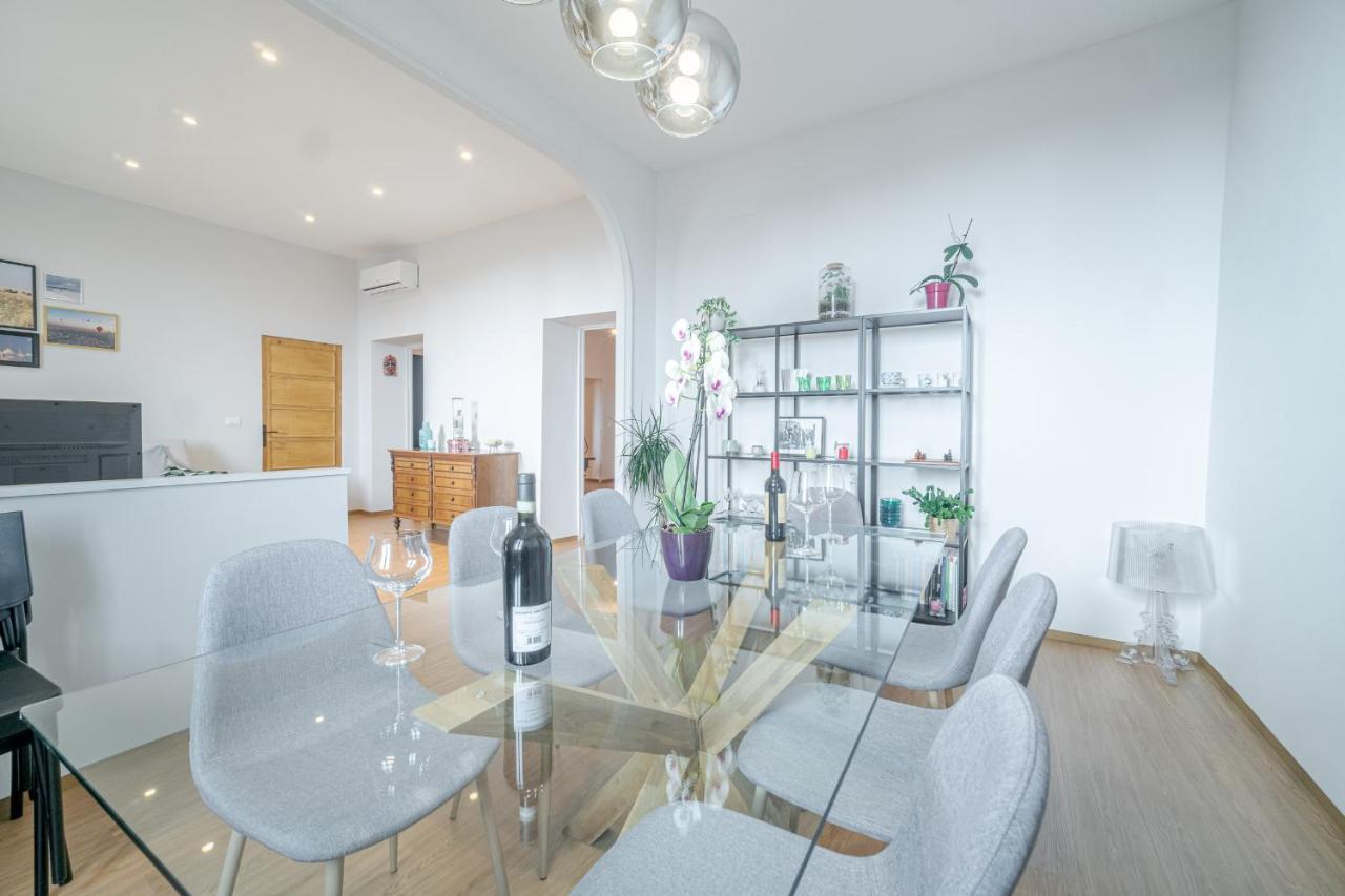Bright Apartment A Few Steps From Via Garibaldi Janov Exteriér fotografie