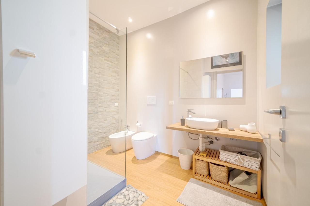 Bright Apartment A Few Steps From Via Garibaldi Janov Exteriér fotografie