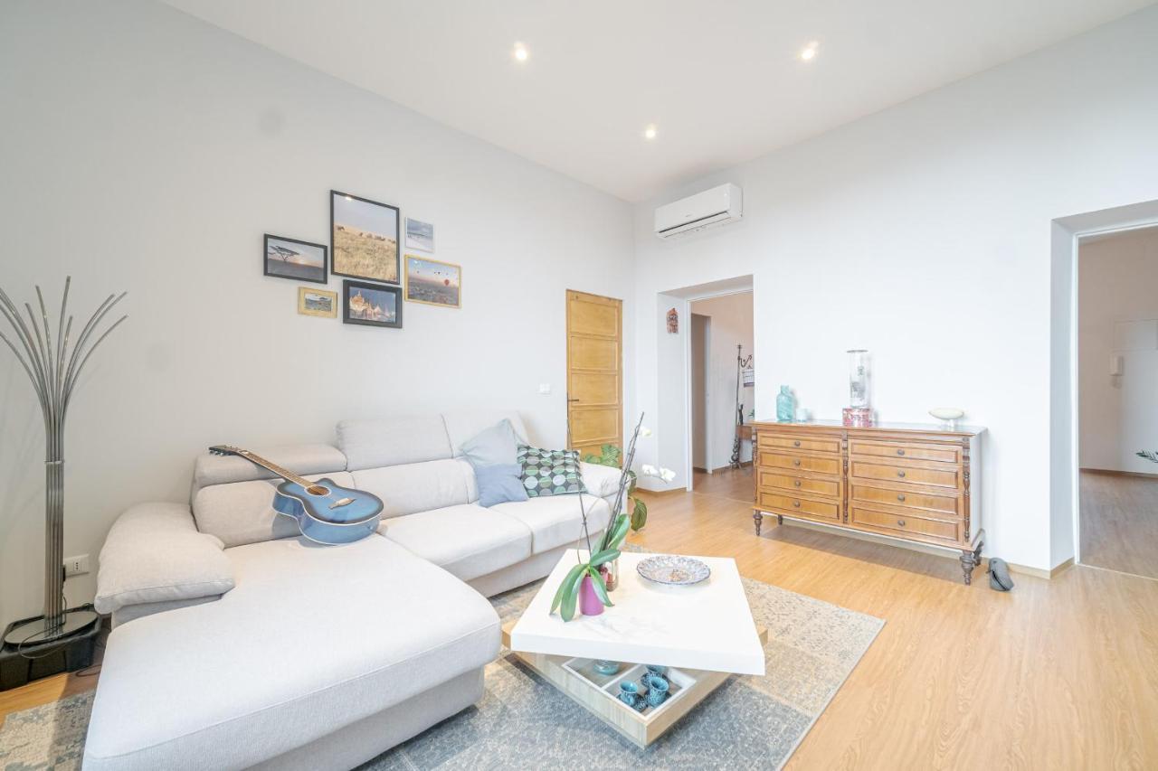 Bright Apartment A Few Steps From Via Garibaldi Janov Exteriér fotografie